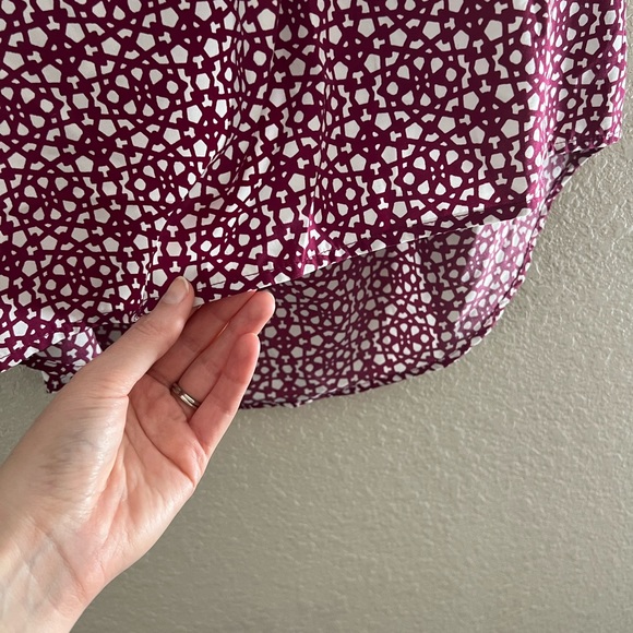 Burghundy Pattern Tank - Picture 5 of 5